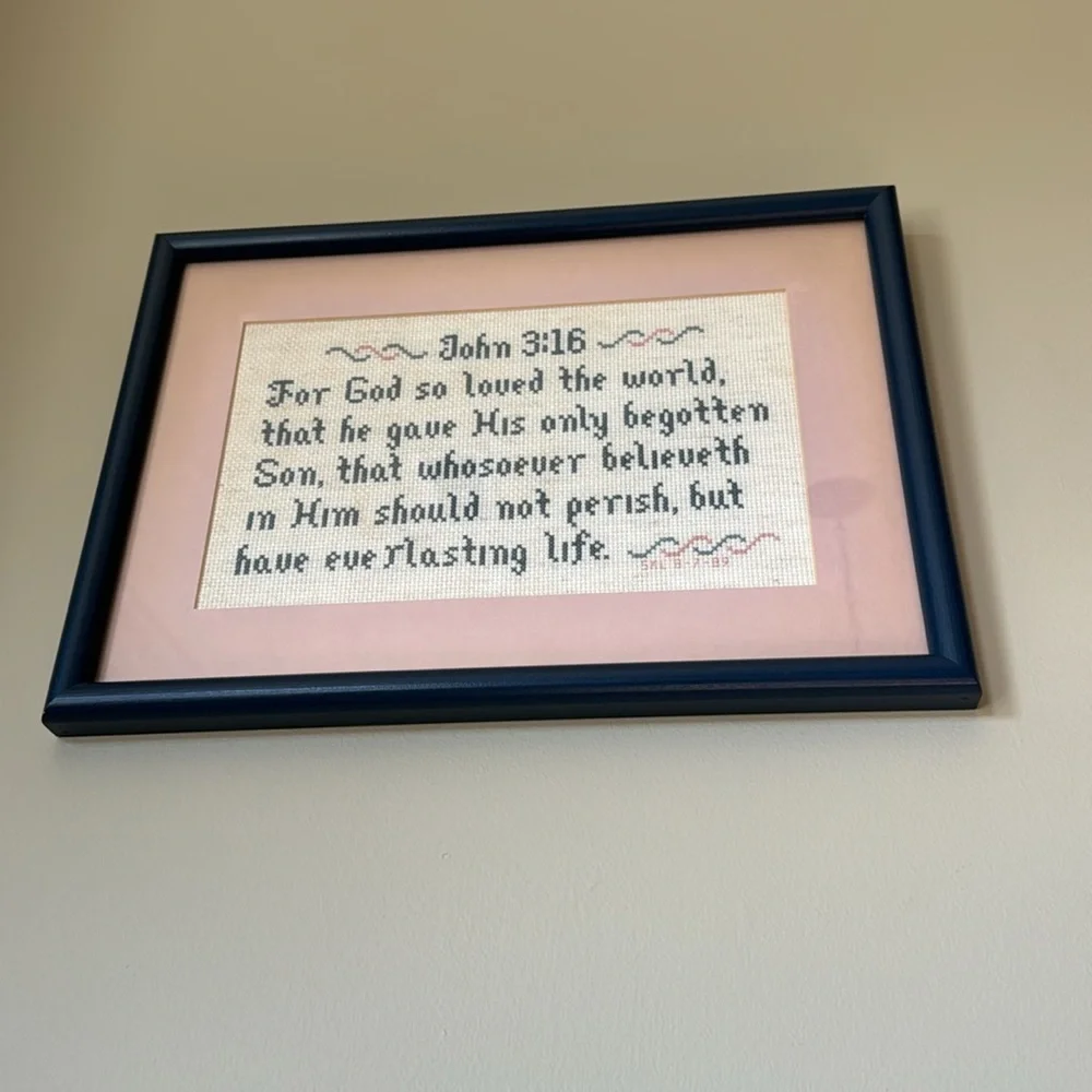 VINTAGE 1989~BLUE~WOOD~
FRAMED~CROSS STITCH~JOHN 3:16~ECRU BACKGROUND~NICE~BR - Picture 3 of 7